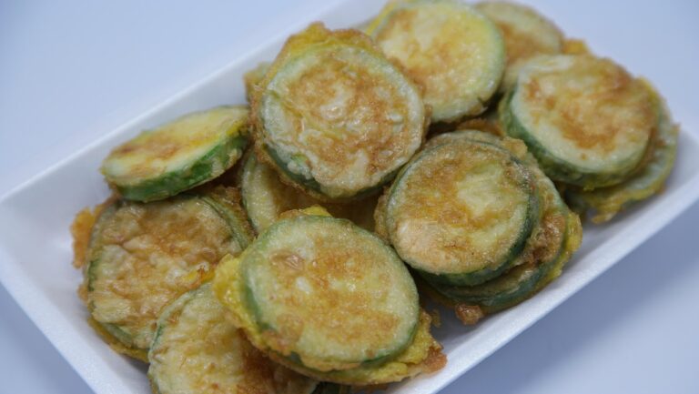 Come cucinare le zucchine alla scapece napoletane: ecco la ricetta