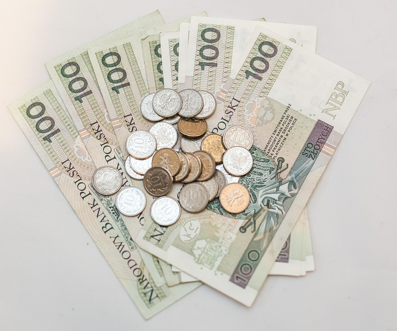 Tabella con gli importi corretti delle pensioni per fascia nel 2026.