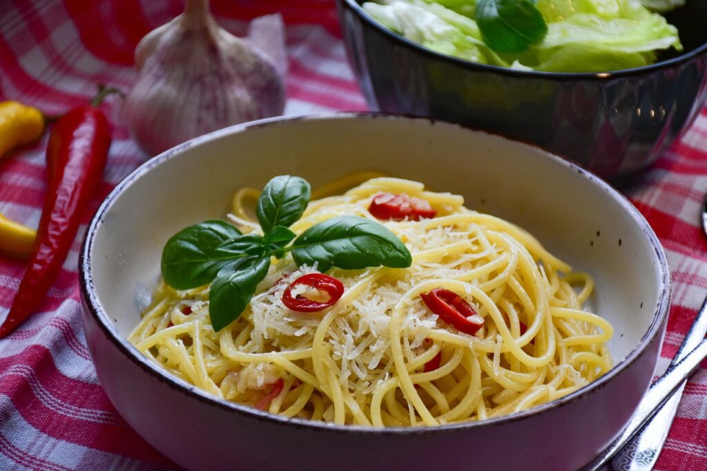 Spaghetti aglio e olio: il trucco della tostatura che cambia sapore e calorie