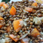 Lenticchie cotte in modo innovativo, pronte per una cena salutare e gustosa.