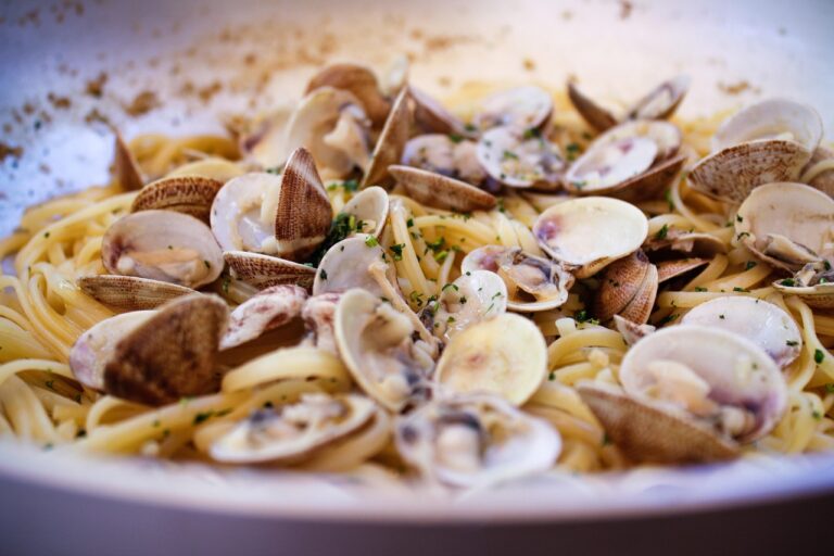 Pasta vongole e bottarga: il trend gourmet