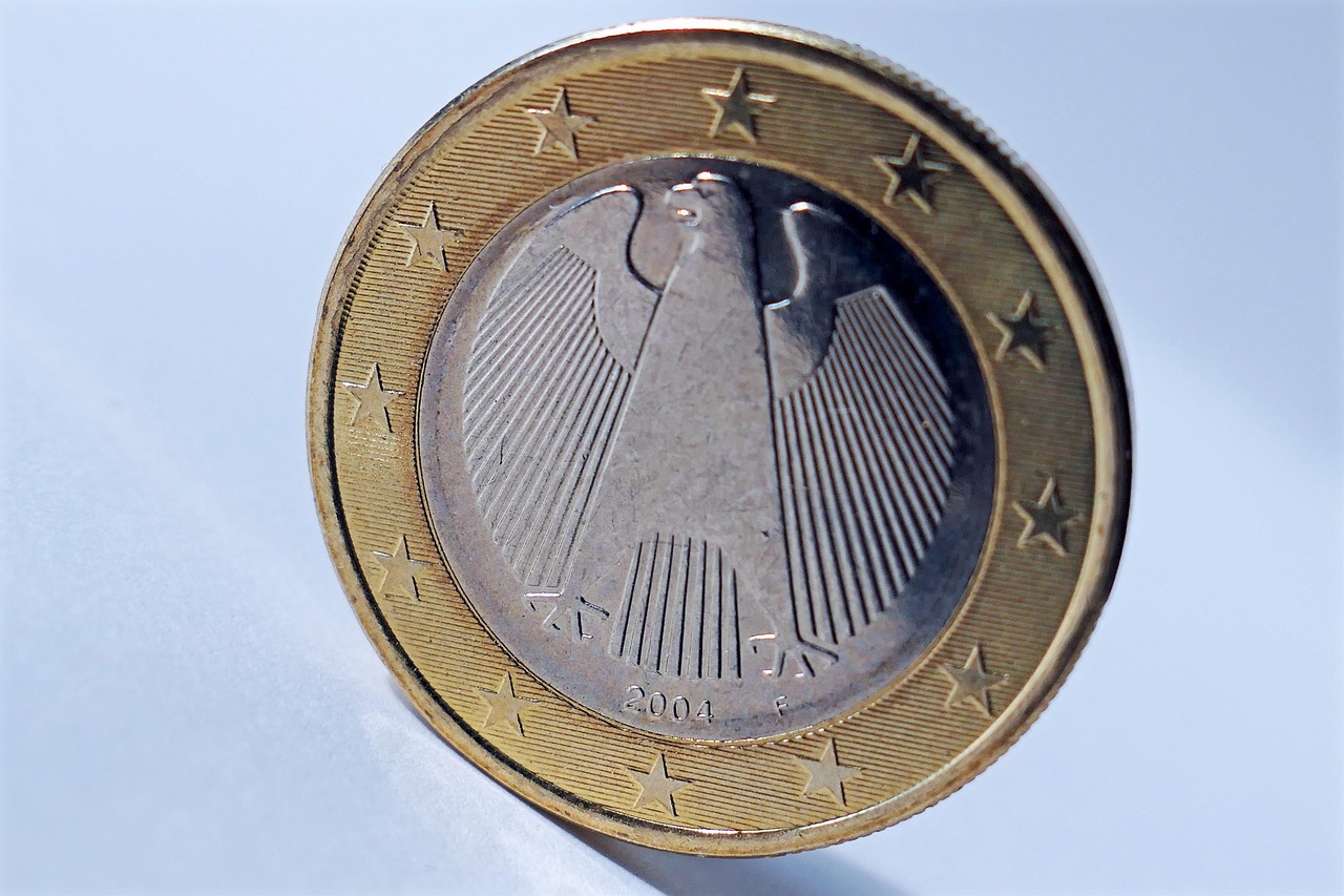 Moneta da 1 euro con l'aquila, simbolo di valore e rarità numismatica.