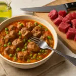 Ricetta vera dello spezzatino con piselli: gli errori comuni che rendono la carne dura