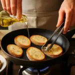Stai cuocendo i crostini toscani nel modo giusto? Il passaggio che fa la differenza in tavola