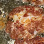 Polpette che si rompono in padella: come capire se l’impasto è troppo morbido prima di cuocerle