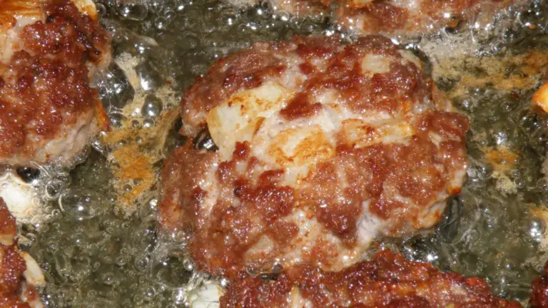 Polpette che si rompono in padella: come capire se l’impasto è troppo morbido prima di cuocerle