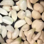 Aglio nell’olio: il momento in cui diventa amaro e rovina il soffritto