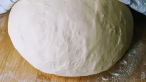 Pane che cresce troppo in fretta: perché togliere sale non è una scorciatoia innocua per la lievitazione