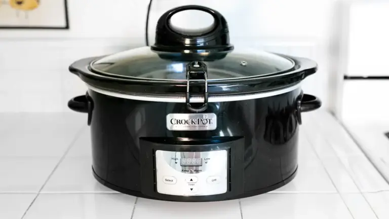 Slow cooker per riscaldare gli avanzi: perché USDA consiglia di portarli prima a temperatura con un altro metodo