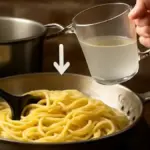Pasta mantecata in padella: perché l’acqua di cottura va aggiunta poco alla volta e non tutta insieme